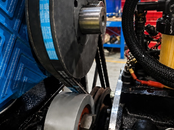 Effiziente Strassenreparatur durch optimierte Antriebstechnik.webp